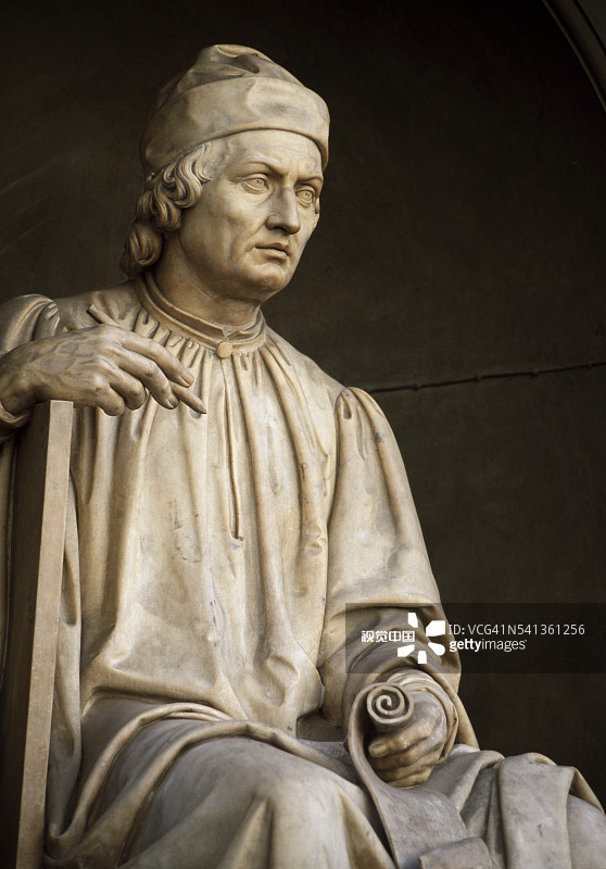 卡诺尼奇宫的阿诺尔福·迪·坎比奥雕像图片素材