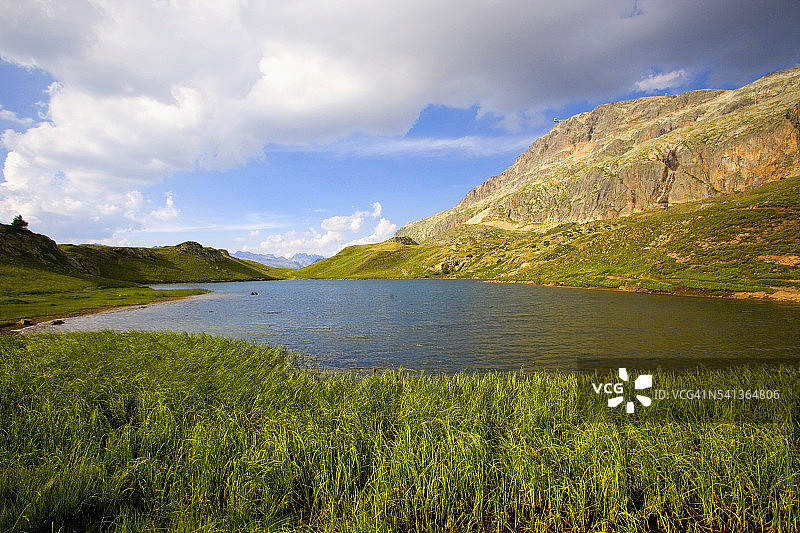 夏日黑湖图片素材