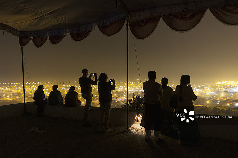 恒河沿岸的大型营地景观图片素材