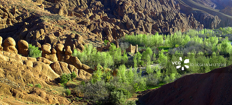 达德斯河沿岸废弃的古城堡图片素材