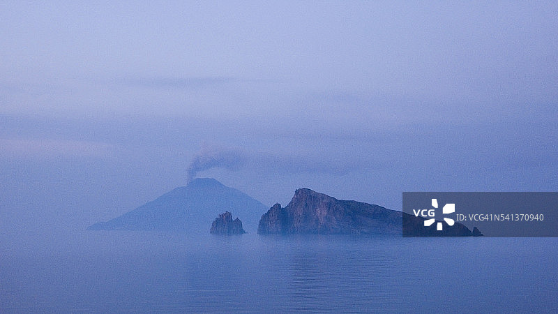 斯特龙博利岛和巴西卢佐岛景观图片素材