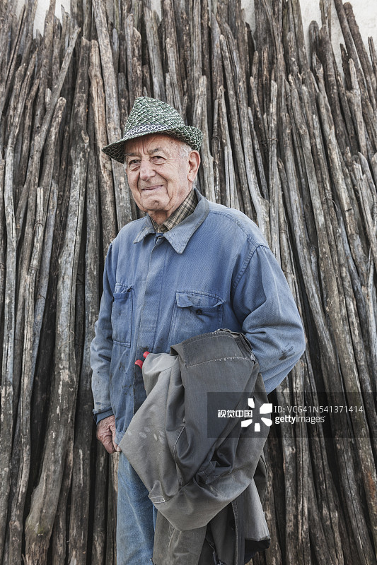 克拉韦萨纳的乡村老人图片素材