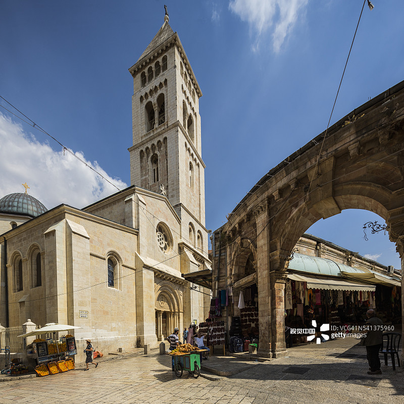 老城基督教区救世主路德教堂和穆里斯坦市场入口图片素材