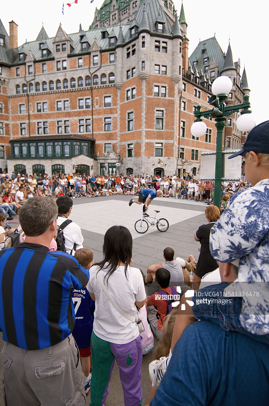 武器广场的街头表演者图片素材
