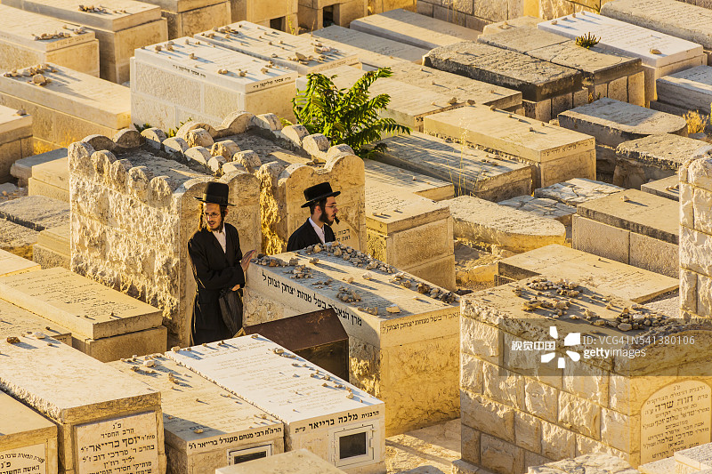 犹太公墓橄榄山的东正教犹太人图片素材