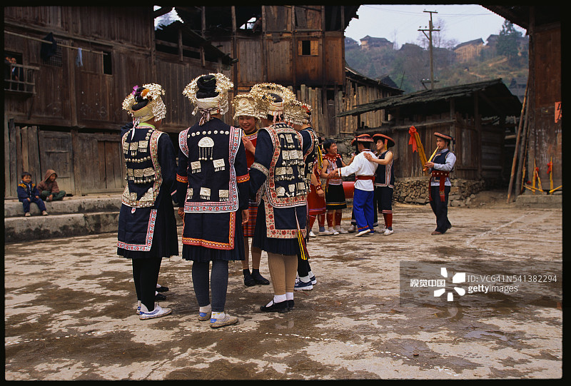 身着传统服装的苗族妇女图片素材