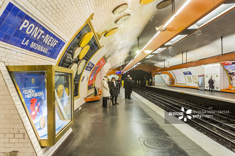 巴黎地铁新桥站图片素材