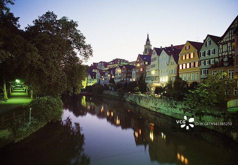 沿河房屋图片素材