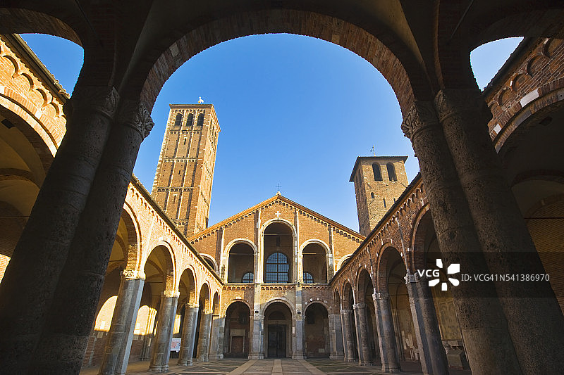 圣安布罗焦大教堂图片素材