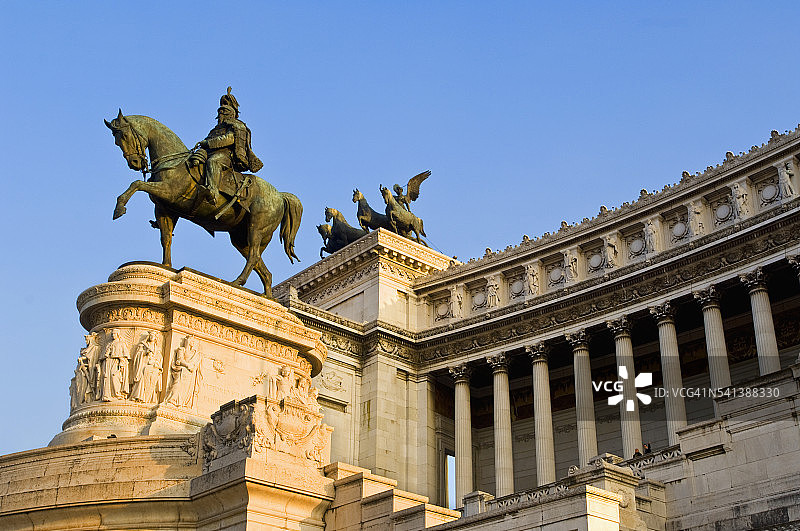 维托里奥·埃马努埃莱二世国王纪念碑的雕像图片素材