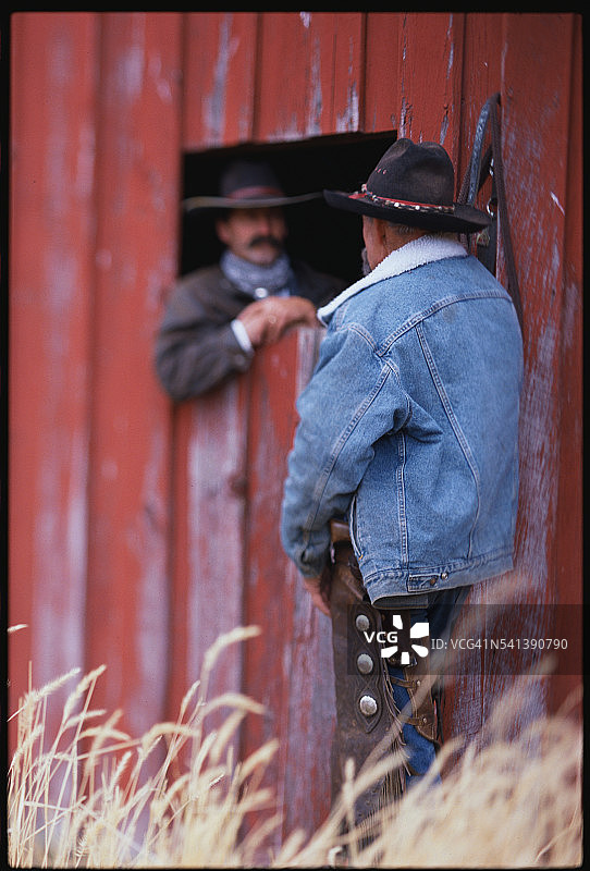 牛仔交谈图片素材