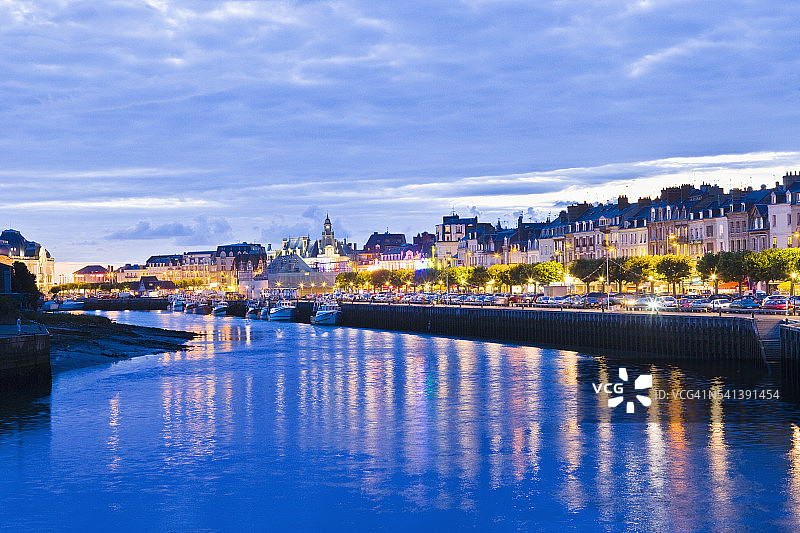 从比利时人桥看特鲁维尔图片素材