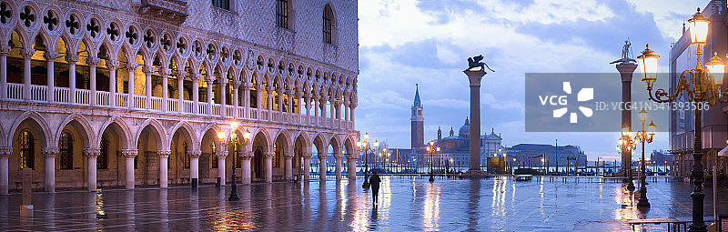 圣马可广场的威尼斯涨潮图片素材