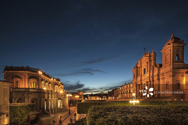 市政厅广场、杜切齐奥宫（市政厅）与圣尼科洛主教座堂图片素材