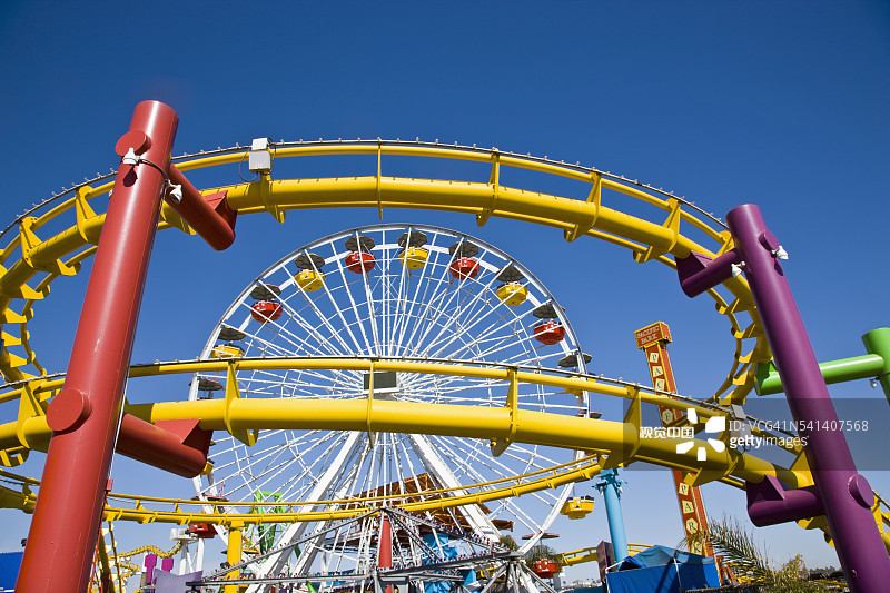 圣莫尼卡码头上的太平洋公园图片素材