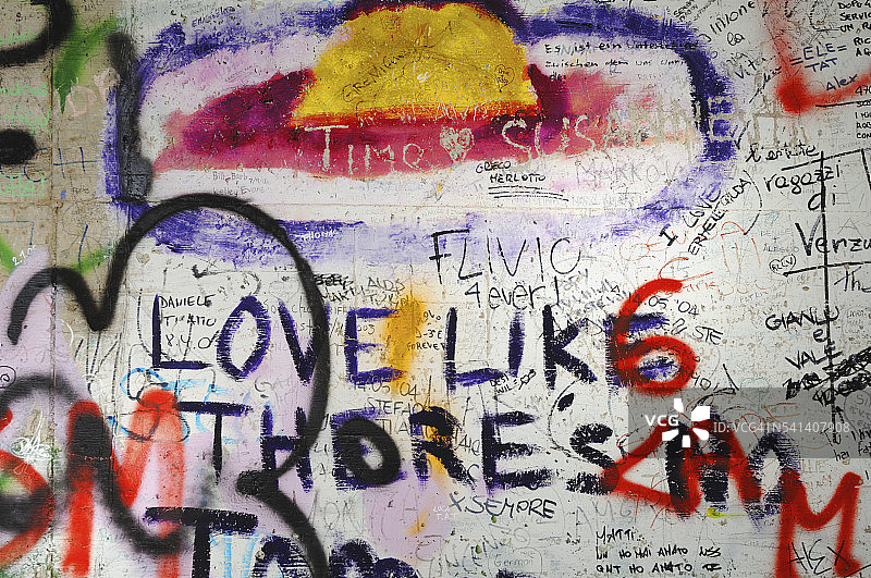 意大利五渔村爱之路沿岸的涂鸦图片素材