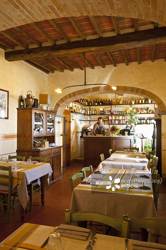 吉娜和卡拉的La Bottega餐厅图片素材