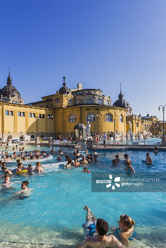 佩斯，城市公园，塞切尼温泉浴场，室外游泳池图片素材