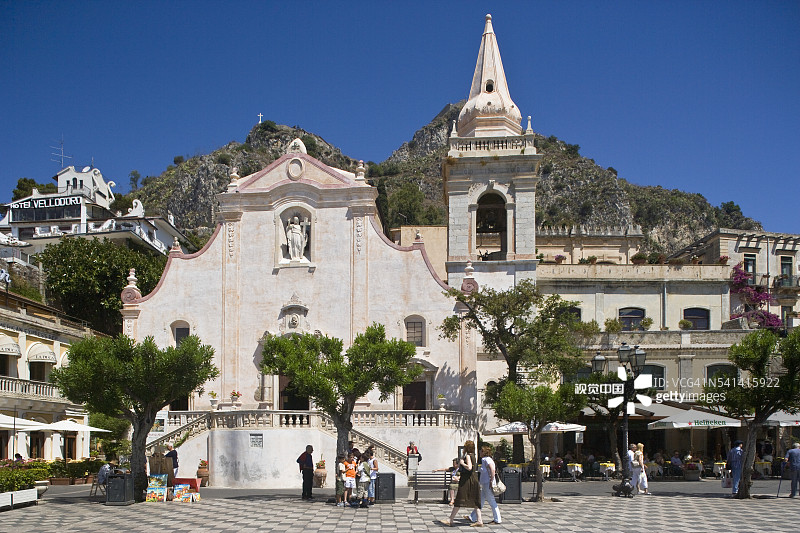 四月九日广场的圣阿戈斯蒂诺教堂图片素材