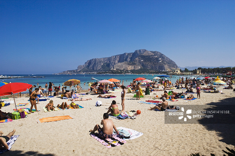 Modello海滩上的人群图片素材