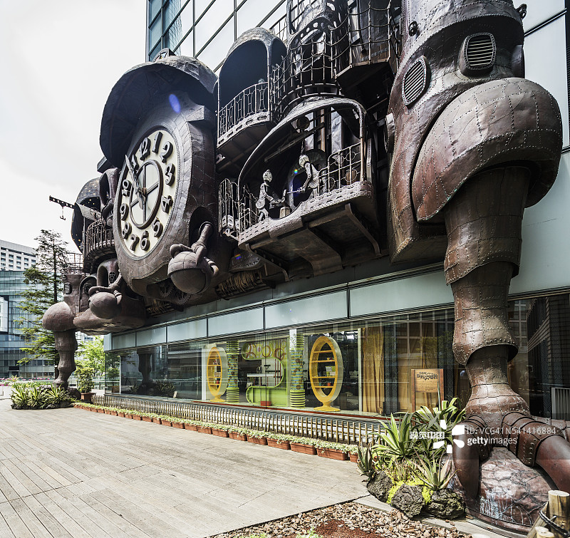 汐留，靠近Sio-Site地区的雕塑家沙奇丸邦男的吉卜力工作室时钟图片素材