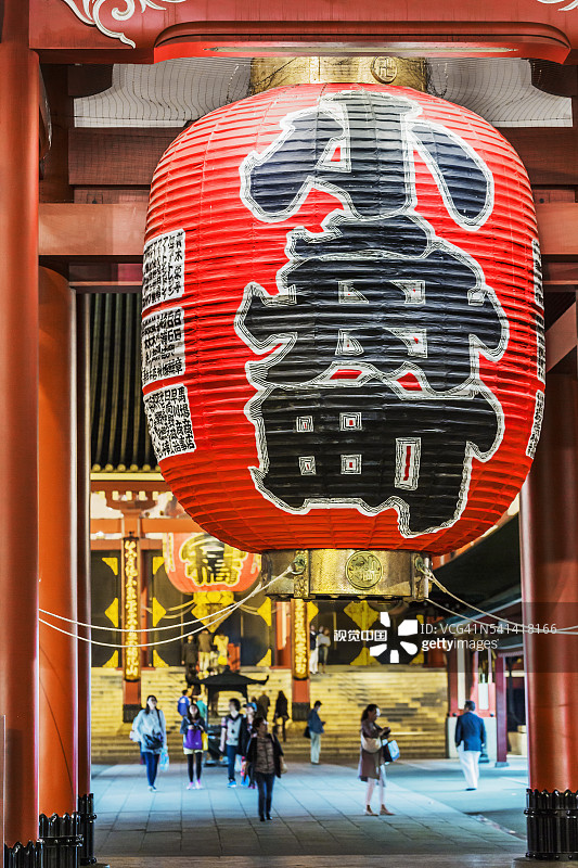 从宝藏门看到的浅草寺本堂图片素材