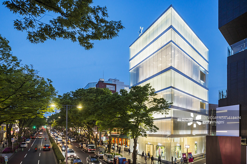 青山、表参道大街和迪奥大厦图片素材