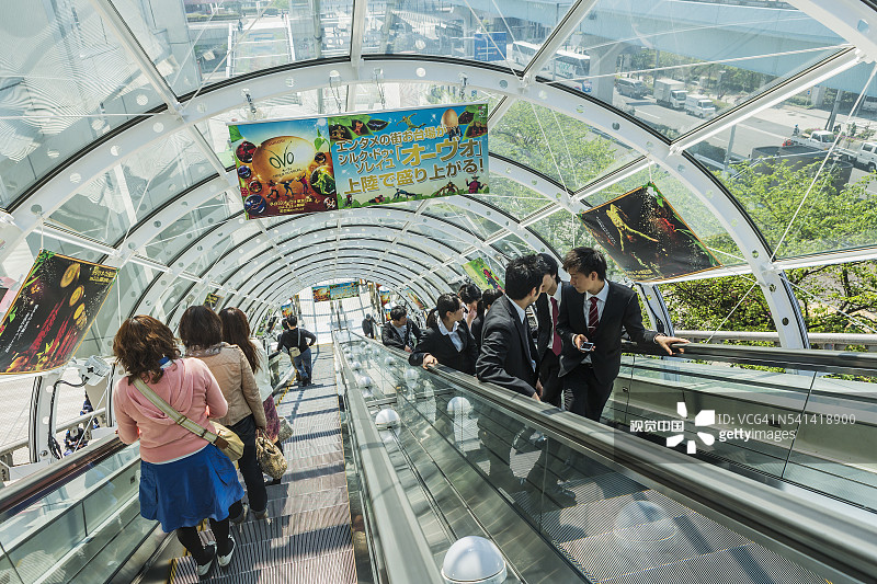 东京湾、御台场、富士电视台日本广播中心大楼及电梯图片素材