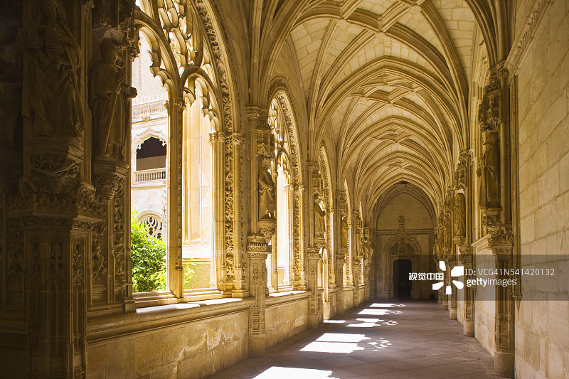 雷耶斯修道院的回廊图片素材