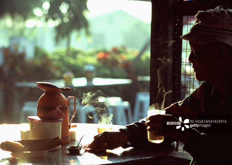 茵莱湖娘水镇酒吧的早餐图片素材