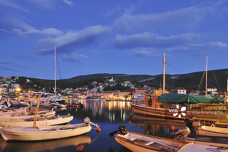 克罗地亚耶尔萨港口村庄景观图片素材