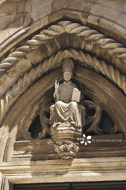 科尔丘拉大教堂上的建筑雕塑图片素材