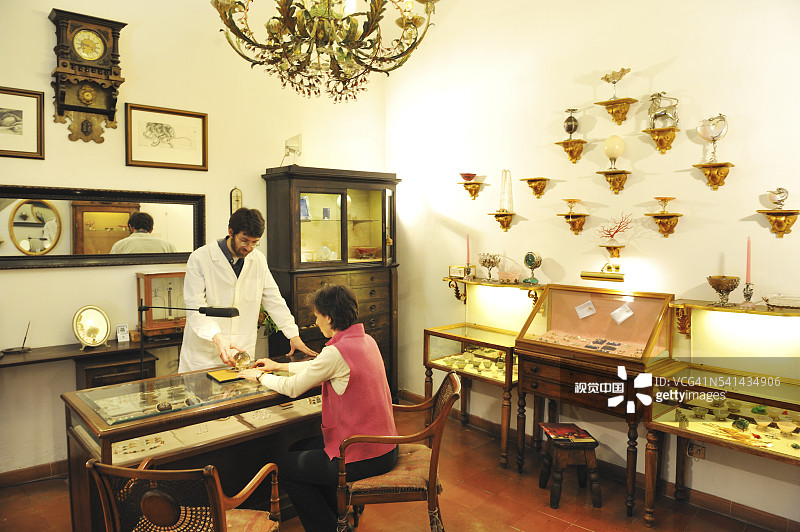 意大利佛罗伦萨金匠托马索·佩斯泰利的工坊图片素材