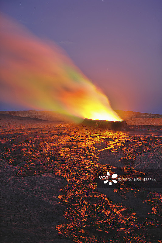 埃尔塔阿雷火山喷发图片素材