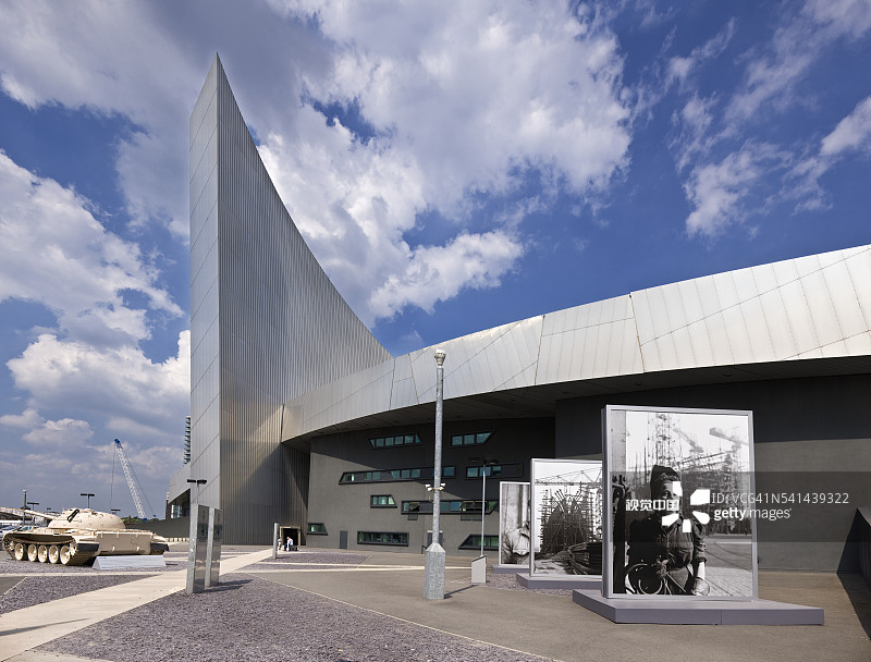 索尔福德码头的帝国战争博物馆北馆图片素材