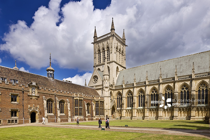 圣约翰学院的第一个庭院和学院教堂图片素材