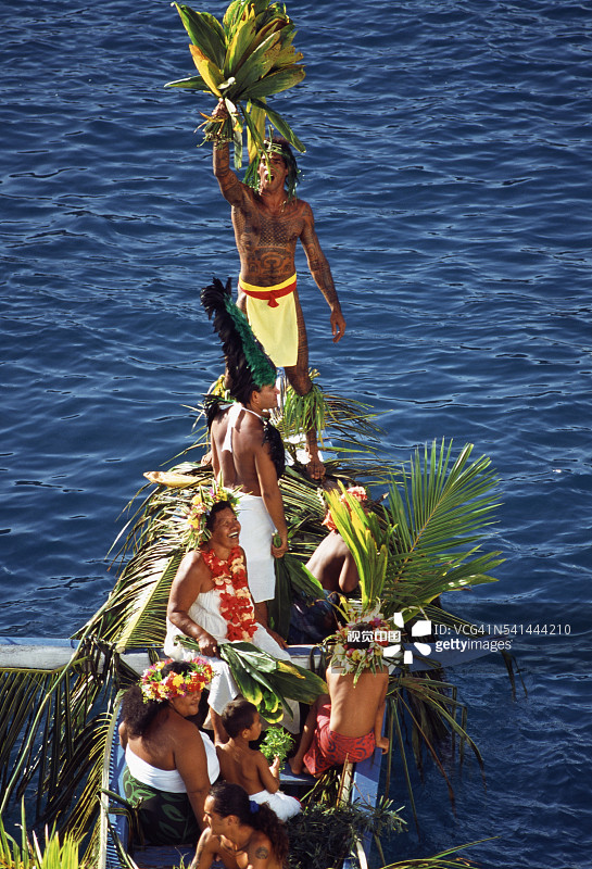 身着传统服饰的波利尼西亚人图片素材