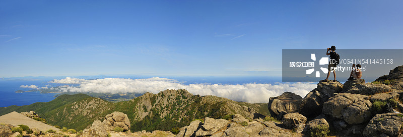 卡潘内山上的徒步旅行者图片素材
