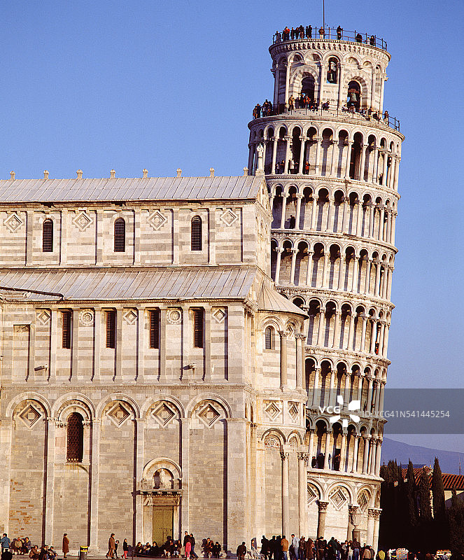 教堂和比萨斜塔图片素材