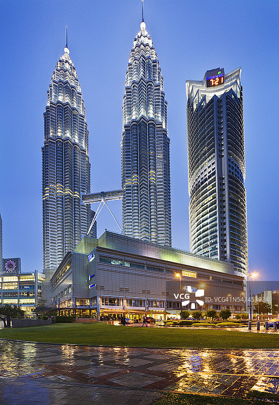 马来西亚吉隆坡阳光广场与双子塔图片素材