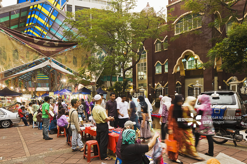 印度清真寺附近的吉隆坡小印度市场图片素材