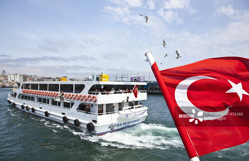 在前往海达尔帕夏地区（亚洲区）的渡轮上图片素材