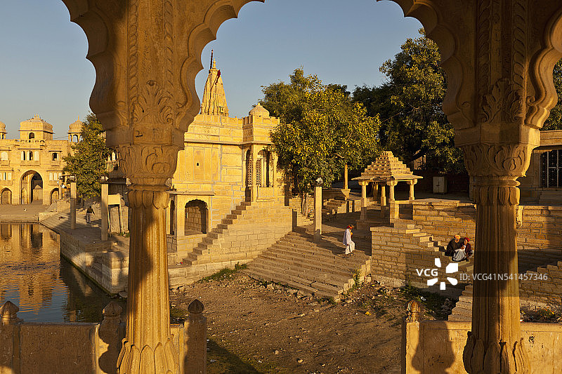 加迪萨加尔湖——由拉贾·拉瓦尔·贾沙梅尔建造的人工水库，印度斋沙默尔图片素材