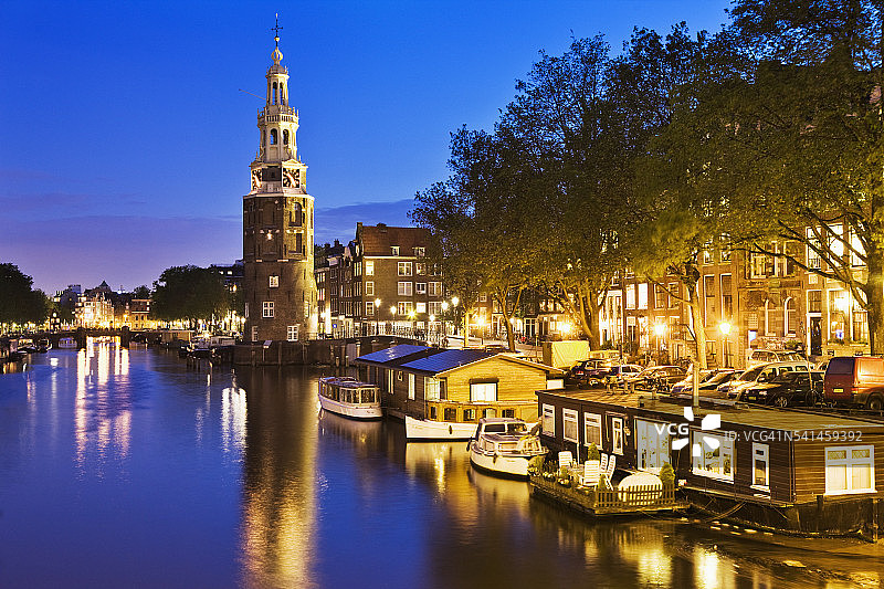 阿姆斯特丹的蒙特班斯托伦塔和奥德斯汉斯运河图片素材