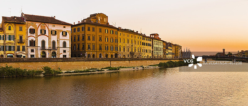 阿尔诺河与阿利亚塔宫河畔图片素材