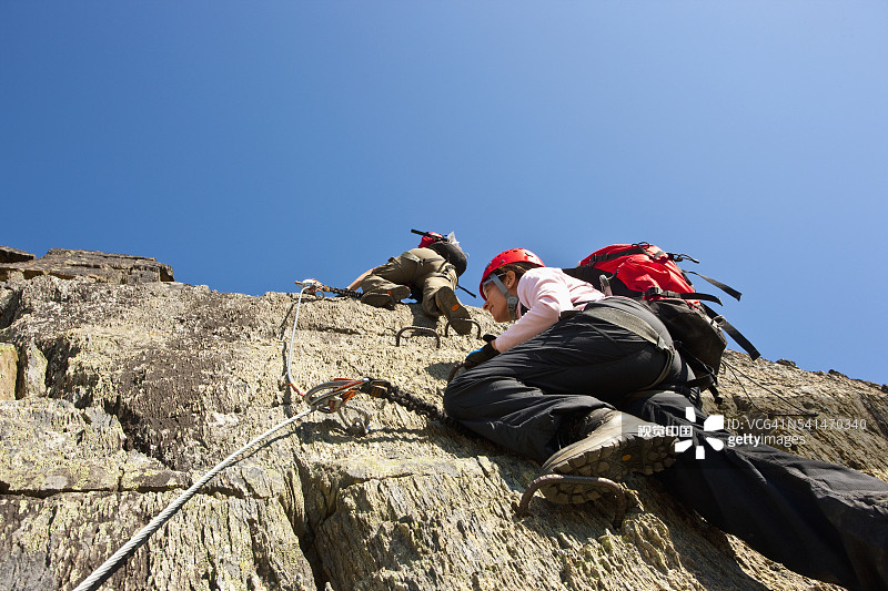 在哥伦比亚山脉的 Nimbus Tower 上攀登 Via Ferrata。布加布省级公园图片素材