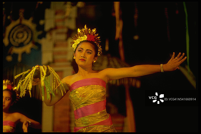 巴厘岛上的乐贡舞者图片素材