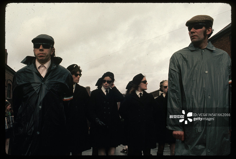 爱尔兰共和军成员参加爱尔兰共和军志愿者的葬礼图片素材