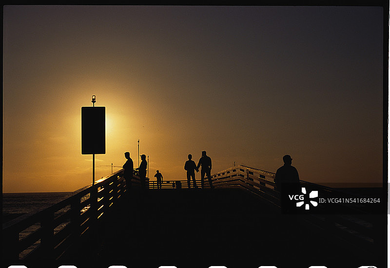 水晶码头日落图片素材