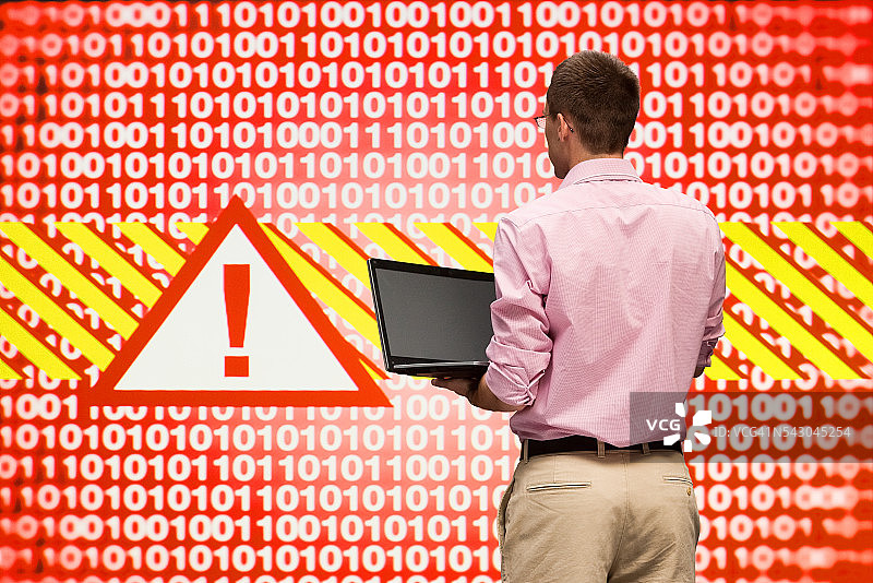 工程师使用笔记本电脑工作图片素材